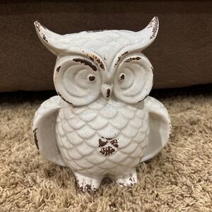 Bombay Distressed Owl Wine Bottle Holder / Decor